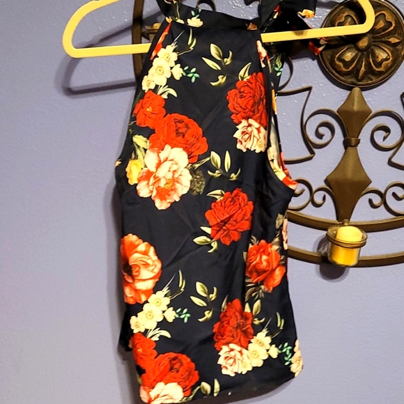 Super cute outfit! - Picture 3 of 5